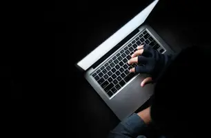 Vazamento sem precedentes expõe 16 bilhões de senhas de Apple, Google e mais (Foto: Reprodução/Canva)