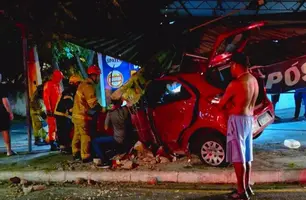 Acidente entre carro e moto deixa piloto ferido na av. Dom Severino, em Teresina (Foto: Reprodução)