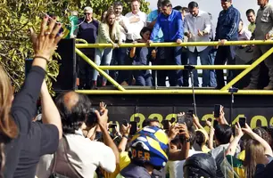 Ainda sob medida cautelar, Bolsonaro participa de motociata em Brasília (Foto: Bruno Peres/Agência Brasil)