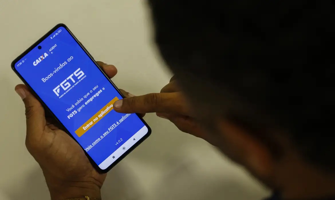 Caixa conclui repasse de R$13 bi do lucro do FGTS para trabalhadores com saldo em conta