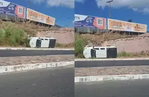 Caminhonete capota nas proximidades do Albertão, zona Sul de Teresina (Foto: Reprodução)
