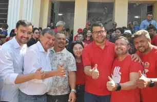 Chico Lucas vai as urnas durante eleições internas do PT e posa ao lado de candidatos (Foto: Reprodução/Redes sociais)