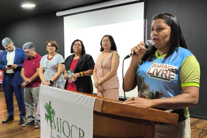 Com foco na luta das quebradeiras de coco, documentário Babaçu Livre é lançado Com foco na luta das quebradeiras de coco, documentário Babaçu Livre é lançado