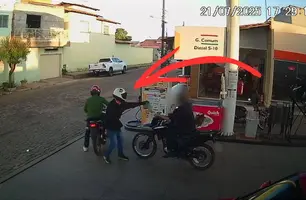 Criminosos armados assaltam mercado e posto de combustíveis em Oeiras (Foto: Reprodução)