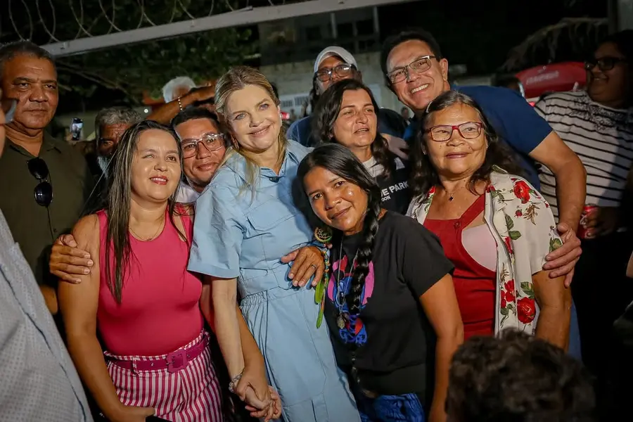 Deputada é homenageada por sua dedicação ao povo parnaibano e piauiense