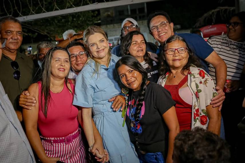 Deputada é homenageada por sua dedicação ao povo parnaibano e piauiense Deputada é homenageada por sua dedicação ao povo parnaibano e piauiense