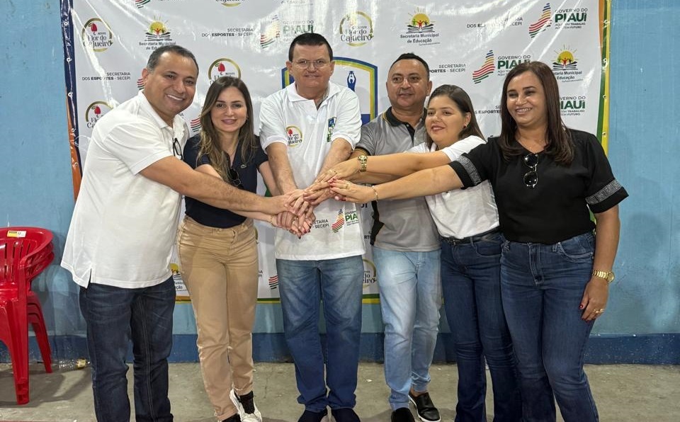 Deputado Evaldo Gomes em visita à Aroazes