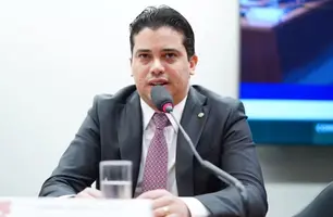 Deputado Júnior Mano em comissão da Câmara, em 12/04/2023 (Foto: Pablo Valadares / Câmara dos Deputados)