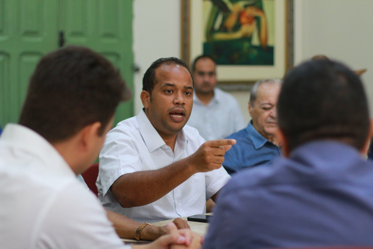 Enzo Samuel aprova mudanças no aterro e destaca atuação do Legislativo