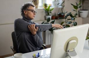 Ergonomia: saiba como evitar dores e proteger a coluna em frente ao computador (Foto: Reprodução) Ergonomia: saiba como evitar dores e proteger a coluna em frente ao computador (Foto: Reprodução)