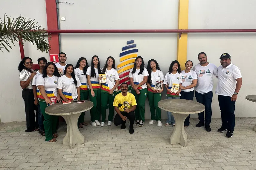 Escola movimenta férias com atividades lúdicas e criativas em Anísio de Abreu