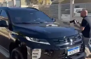 Ex-presidente Bolsonaro é levado pela Polícia Federal em Brasília (Foto: Reprodução)