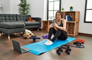 Exercícios em casa (Foto: Freepik)