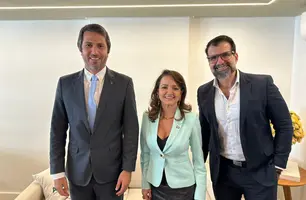 Feliphe Araújo, Mauren Lazzaretti, atual presidente e Eduardo Taveira, presidente eleito da ABEMA. (Foto: Reprodução.)