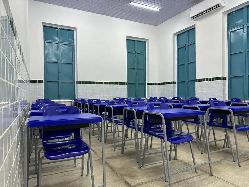 Governador inaugura escola, Espaço da Cidadania e asfalto em Altos