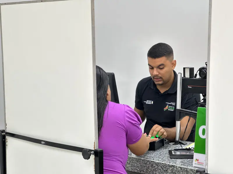 Governador inaugura escola, Espaço da Cidadania e asfalto em Altos