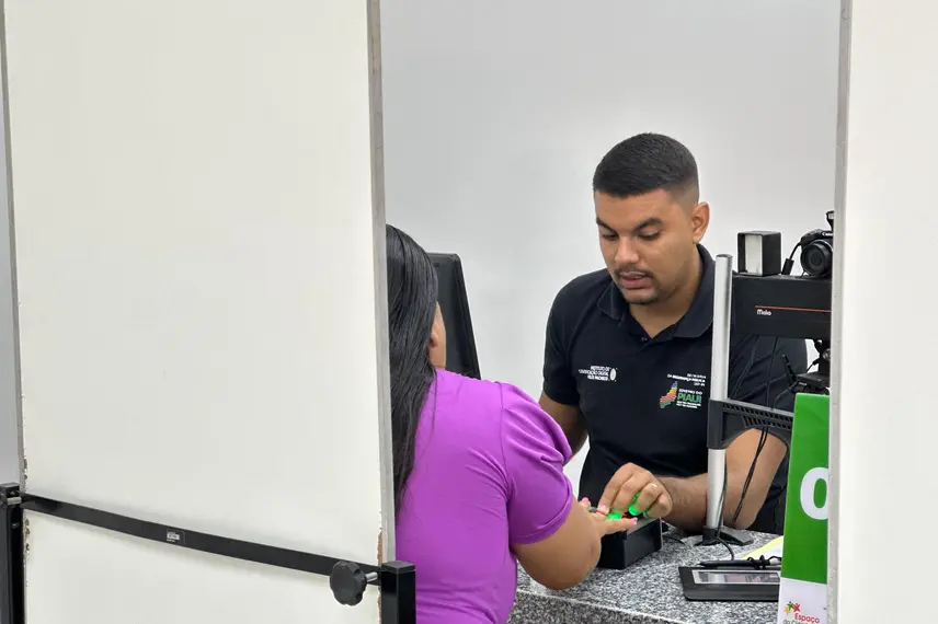 Governador inaugura escola, Espaço da Cidadania e asfalto em Altos