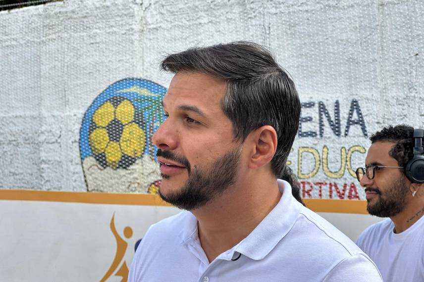 Governador inaugura escola, Espaço da Cidadania e asfalto em Altos Governador inaugura escola, Espaço da Cidadania e asfalto em Altos