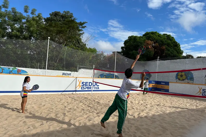 Governador inaugura escola, Espaço da Cidadania e asfalto em Altos