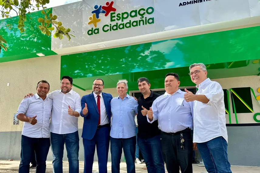 Governador inaugura escola, Espaço da Cidadania e asfalto em Altos