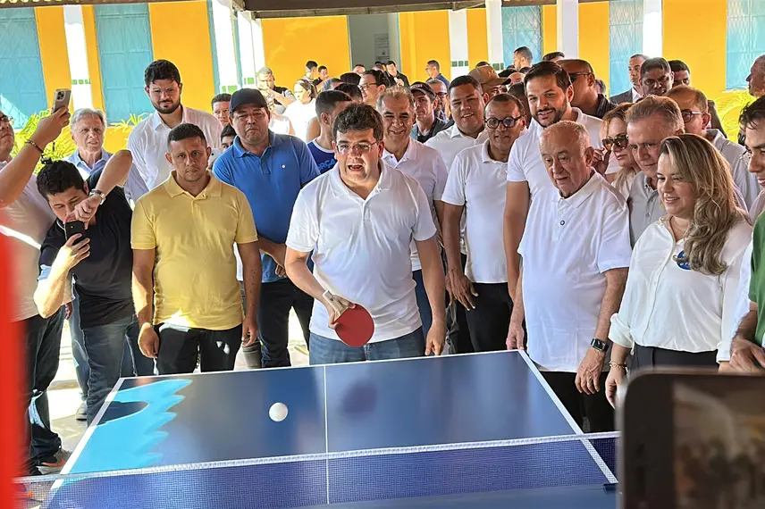 Governador inaugura escola, Espaço da Cidadania e asfalto em Altos