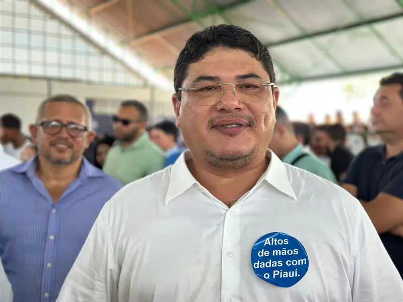 Governador inaugura escola, Espaço da Cidadania e asfalto em Altos