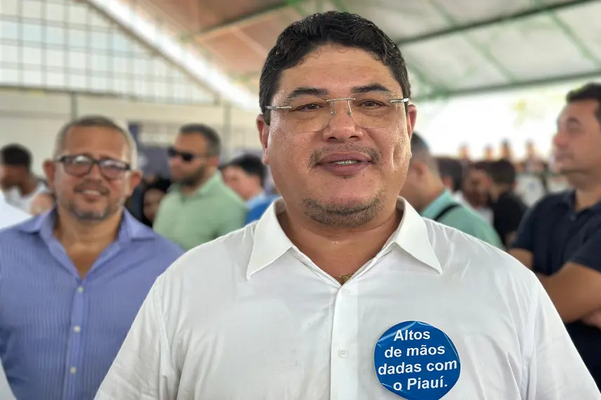 Governador inaugura escola, Espaço da Cidadania e asfalto em Altos