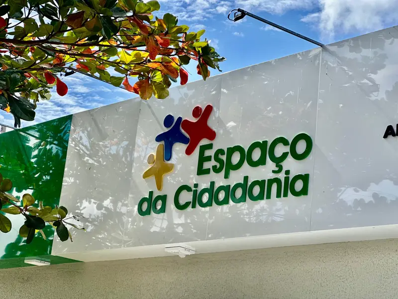 Governador inaugura escola, Espaço da Cidadania e asfalto em Altos