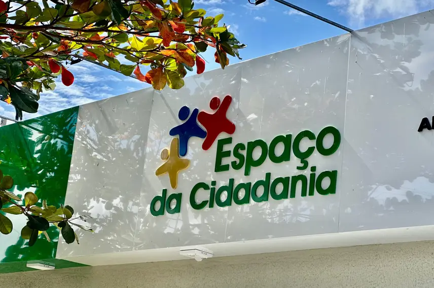 Governador inaugura escola, Espaço da Cidadania e asfalto em Altos