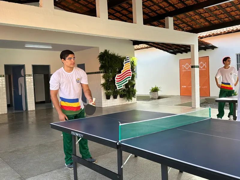 Governador inaugura escola, Espaço da Cidadania e asfalto em Altos