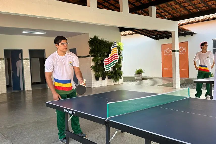 Governador inaugura escola, Espaço da Cidadania e asfalto em Altos