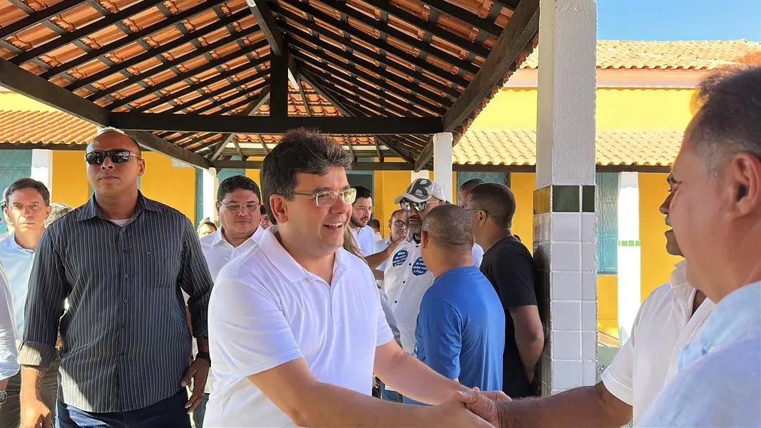 Governador inaugura escola, Espaço da Cidadania e asfalto em Altos