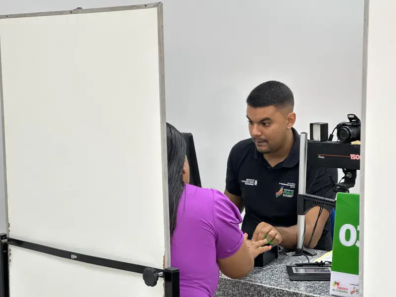 Governador inaugura escola, Espaço da Cidadania e asfalto em Altos