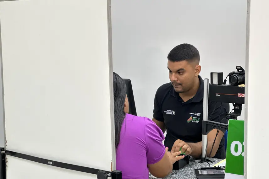 Governador inaugura escola, Espaço da Cidadania e asfalto em Altos