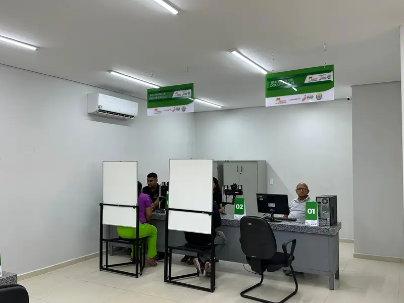 Governador inaugura escola, Espaço da Cidadania e asfalto em Altos