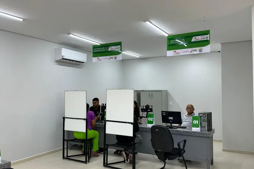 Governador inaugura escola, Espaço da Cidadania e asfalto em Altos