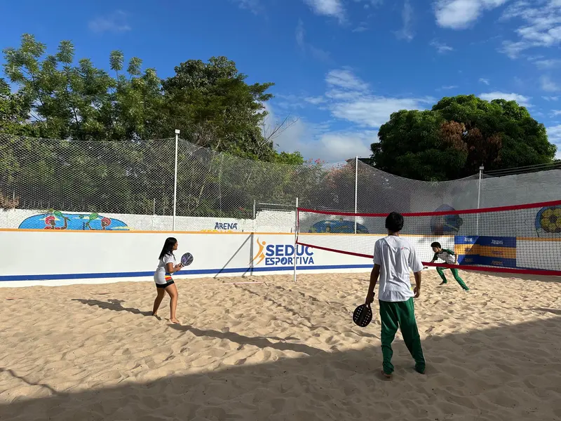 Governador inaugura escola, Espaço da Cidadania e asfalto em Altos