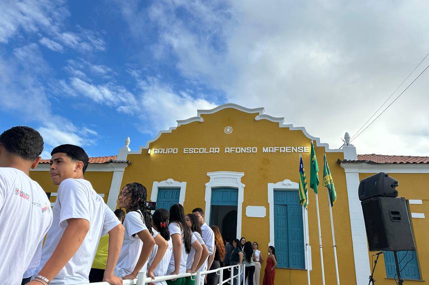 Governador inaugura escola, Espaço da Cidadania e asfalto em Altos Governador inaugura escola, Espaço da Cidadania e asfalto em Altos