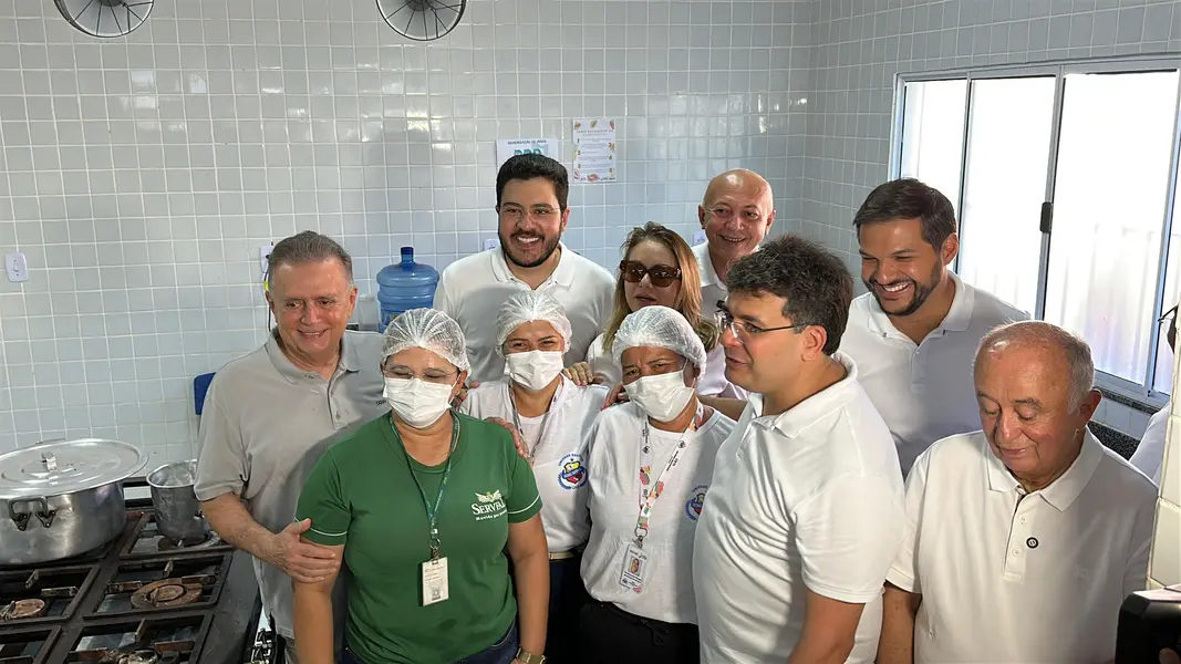 Governador inaugura escola, Espaço da Cidadania e asfalto em Altos