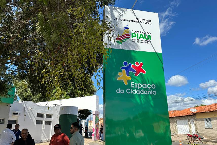 Governador inaugura escola, Espaço da Cidadania e asfalto em Altos Governador inaugura escola, Espaço da Cidadania e asfalto em Altos