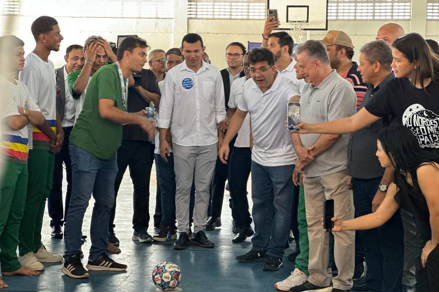 Governador inaugura escola, Espaço da Cidadania e asfalto em Altos Governador inaugura escola, Espaço da Cidadania e asfalto em Altos