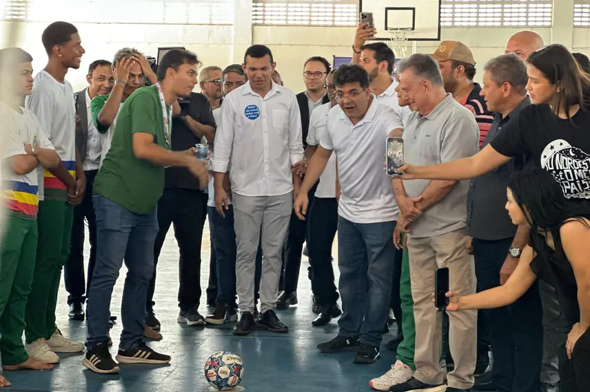 Governador inaugura escola, Espaço da Cidadania e asfalto em Altos