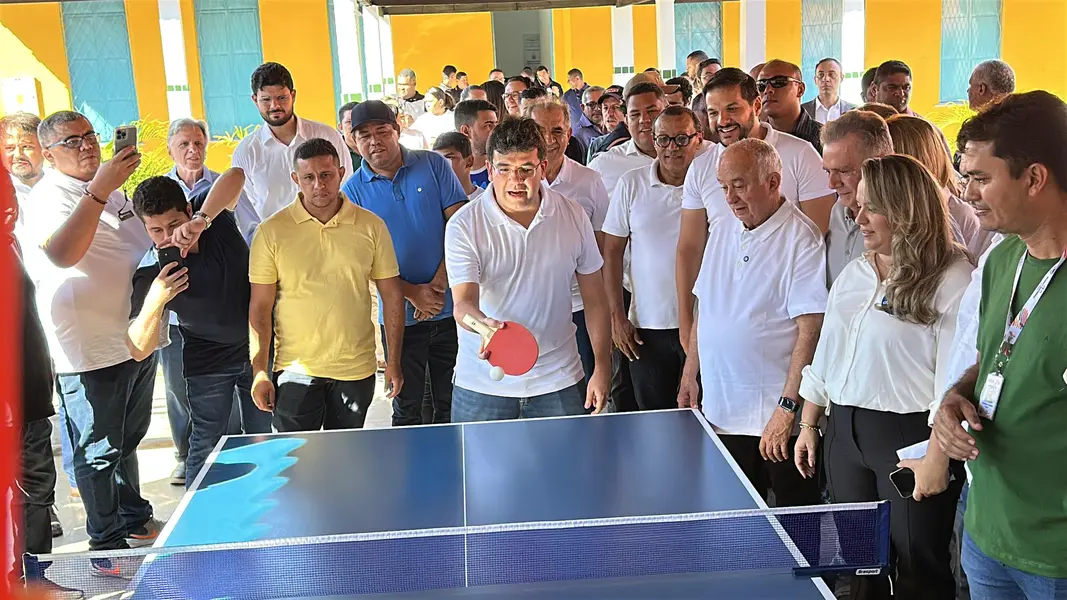 Governador inaugura escola, Espaço da Cidadania e asfalto em Altos