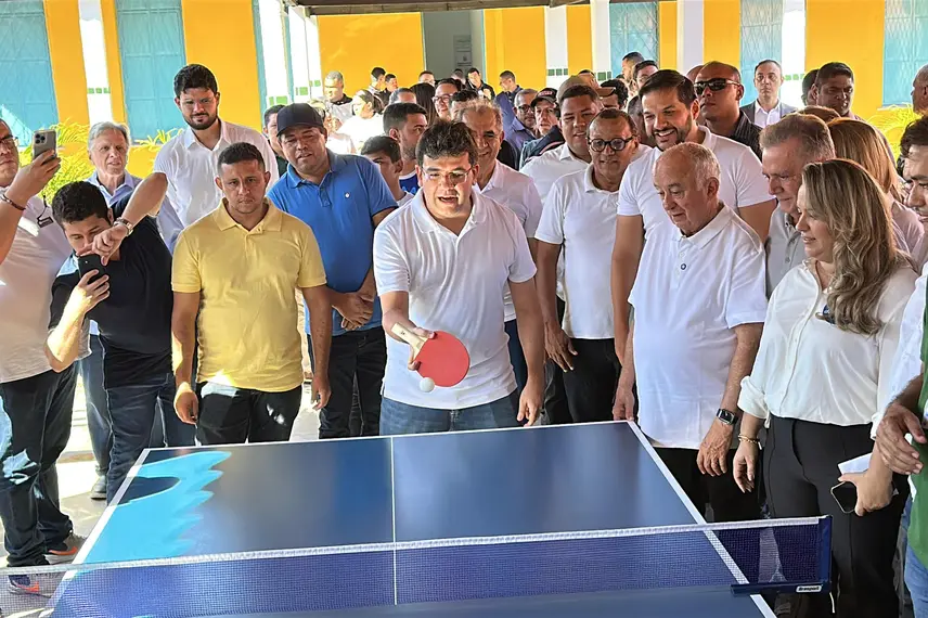 Governador inaugura escola, Espaço da Cidadania e asfalto em Altos