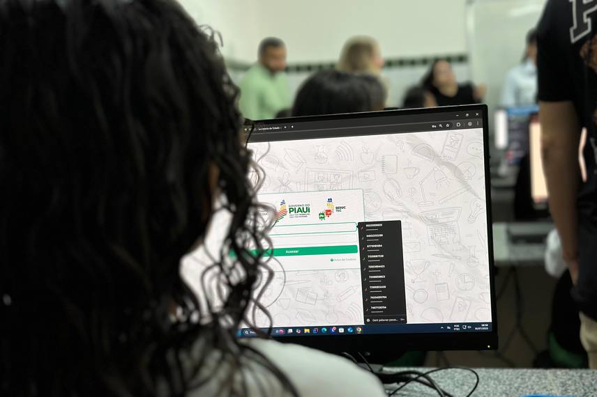 Governador inaugura escola, Espaço da Cidadania e asfalto em Altos Governador inaugura escola, Espaço da Cidadania e asfalto em Altos