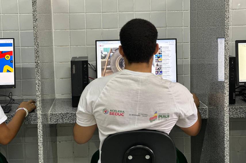 Governador inaugura escola, Espaço da Cidadania e asfalto em Altos Governador inaugura escola, Espaço da Cidadania e asfalto em Altos