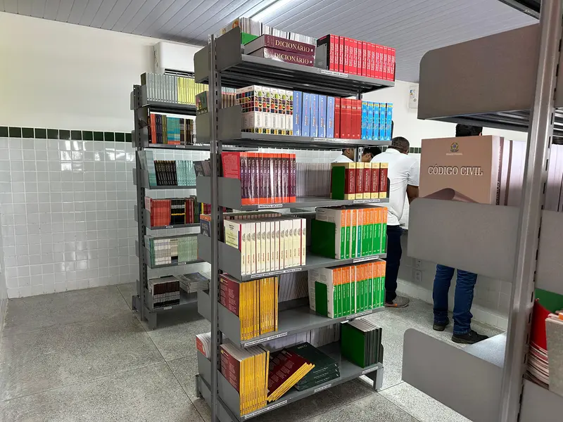 Governador inaugura escola, Espaço da Cidadania e asfalto em Altos