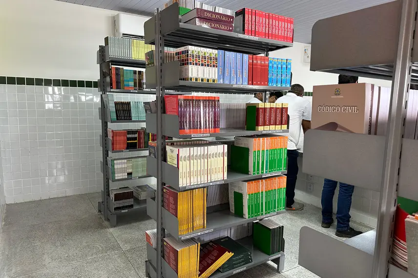 Governador inaugura escola, Espaço da Cidadania e asfalto em Altos