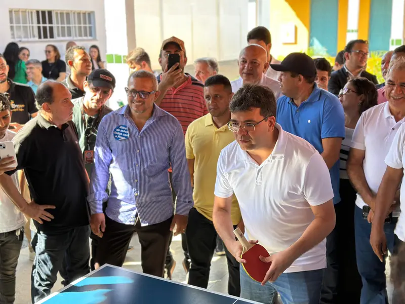 Governador inaugura escola, Espaço da Cidadania e asfalto em Altos