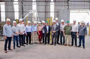 Governador visita indústria e vê linha automatizada com apoio da Badespi (Foto: Gabriel Paulino)
